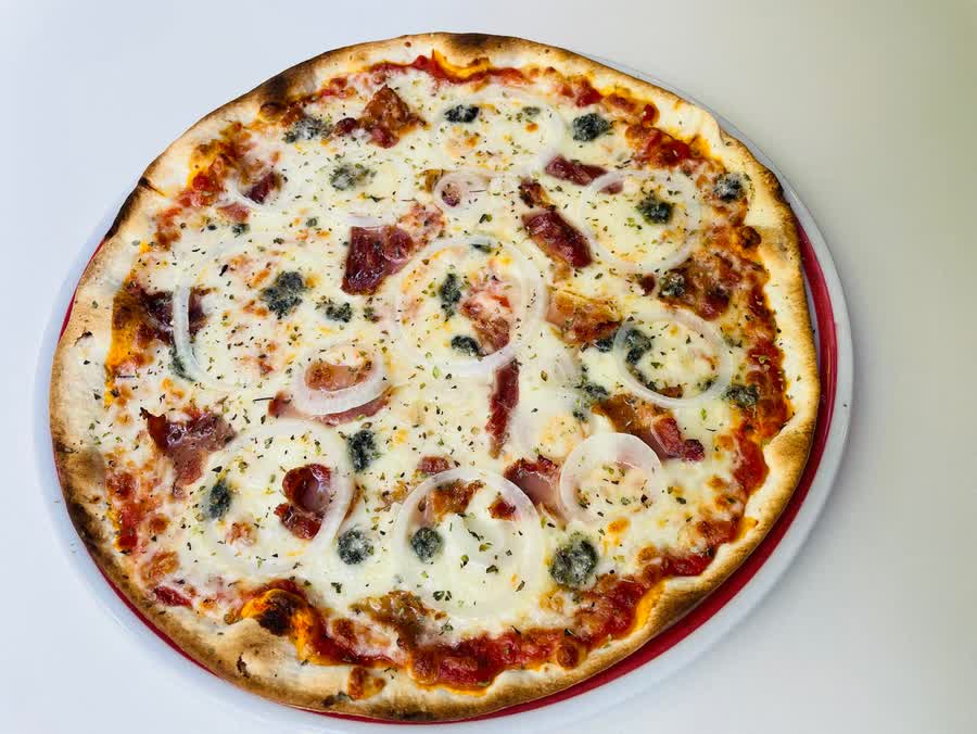 Pizza Max con bacon, gorgonzola y cebolla